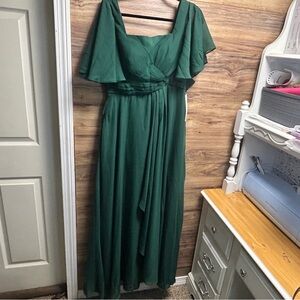 NEW WITH TAGS Elegant Green Off-Shoulder Dress